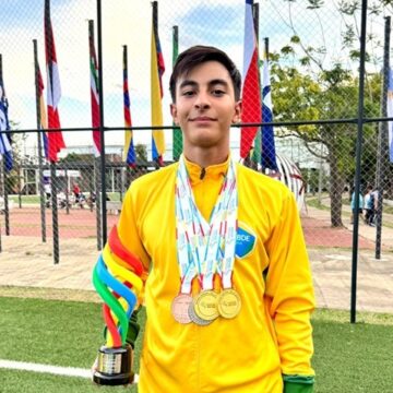 Nadador baiano de 14 anos conquista quatro medalhas em torneio Sul-Americano