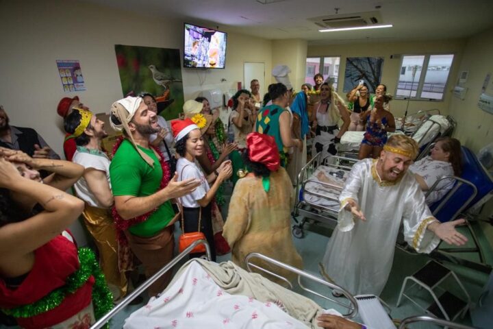 Espetáculo chega à 17ª edição levando magia do Natal a hospitais e abrigos de Salvador