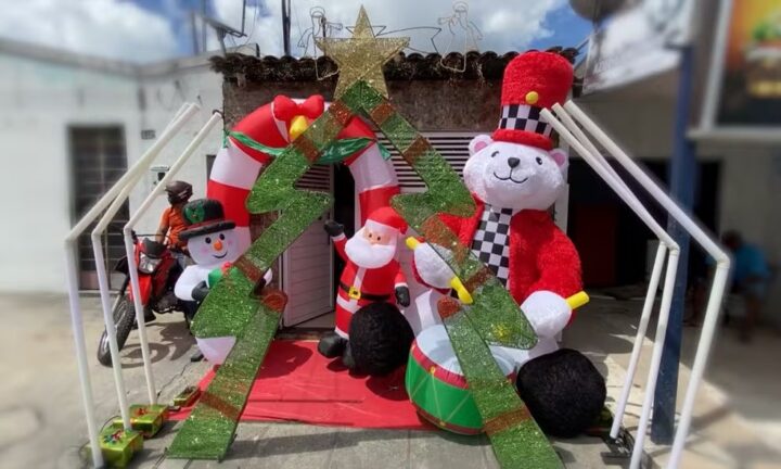 Casas no interior da Bahia viram ponto turístico com decoração criativa de Natal