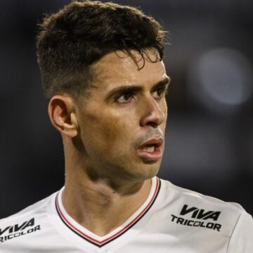 Oscar avisa que vai encerrar a carreira e negocia rescisão com o São Paulo
