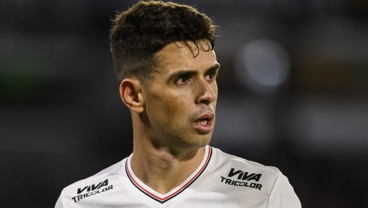 Oscar avisa que vai encerrar a carreira e negocia rescisão com o São Paulo