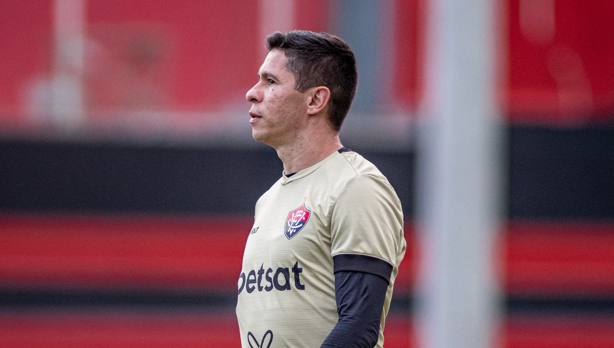 Osvaldo negocia renovação com o Vitória e mira função após aposentadoria