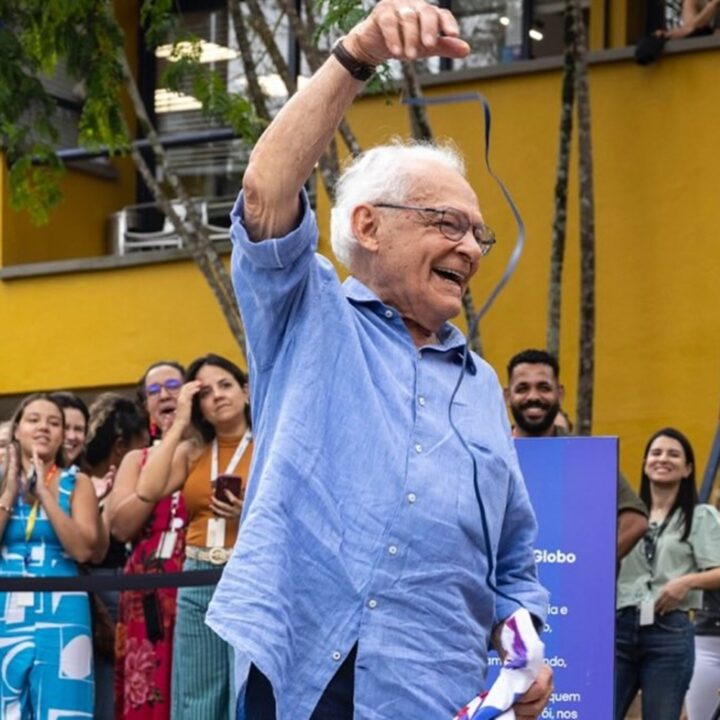 Othon Bastos é homenageado com estrela na Calçada da Fama da Globo