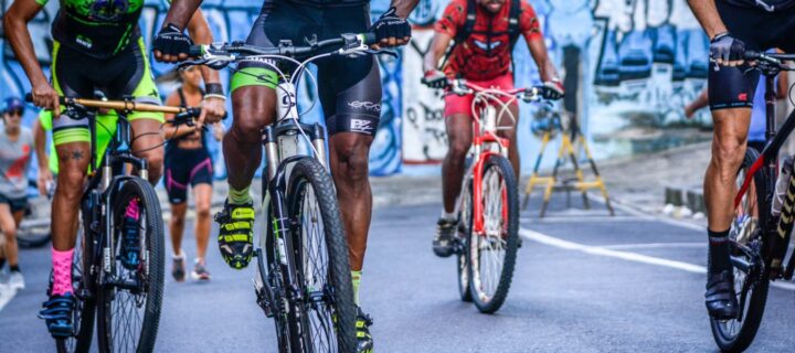 Pedal das Luzes reúne ciclistas em percurso noturno pelos cartões-postais de Salvador