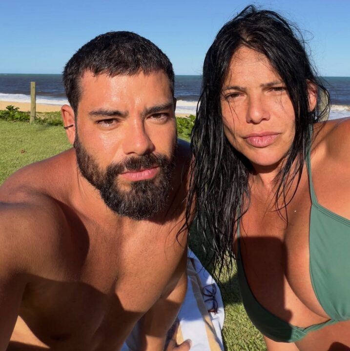 Namorado de Sandy viaja para Caraíva com a mãe e a irmã