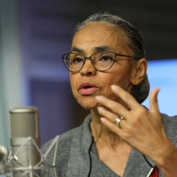 Ministra Marina Silva é hospitalizada após sofrer lesão na coluna