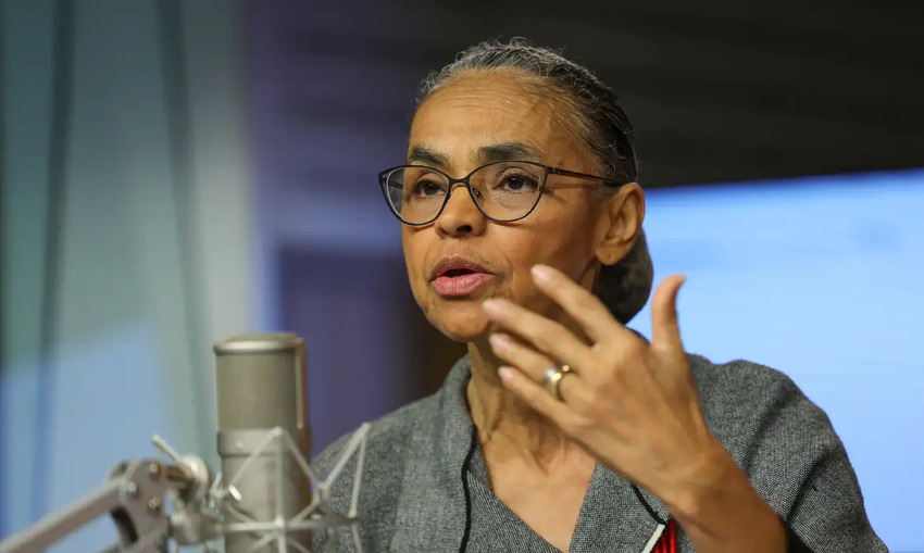 Ministra Marina Silva é hospitalizada após sofrer lesão na coluna