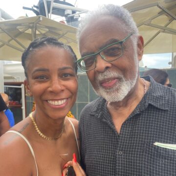 Rita Batista embarca no Navio Tempo Rei e flagra chegada de Gilberto Gil: ‘O dono da festa’