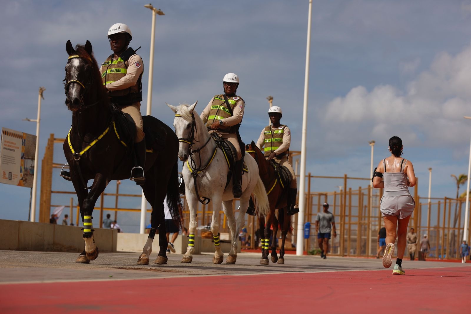 70 cavalos reforçam segurança em Salvador durante a Operação Verão 2025/26