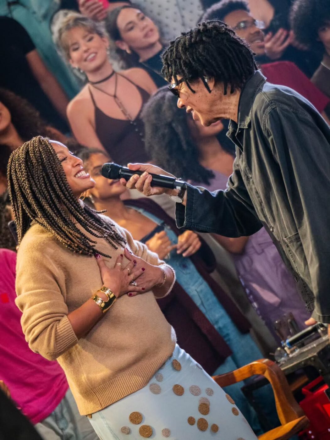 Sheron Menezes revela que é grande fã de Djavan e chora ao encontrar o cantor; veja vídeo
