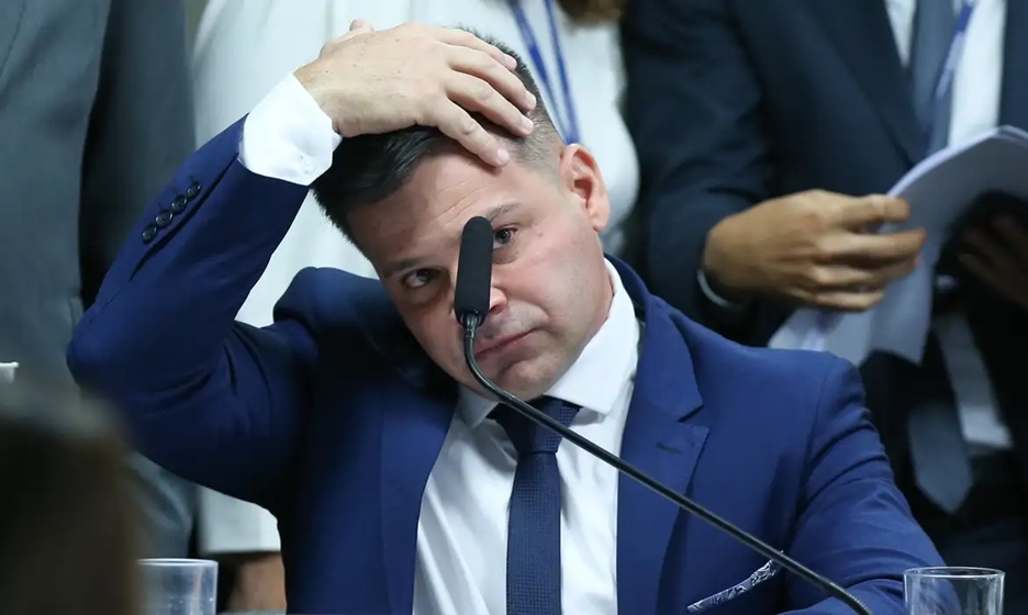 Tornozeleira de Silvinei ficou sem sinal na madrugada de Natal, diz Polícia Federal