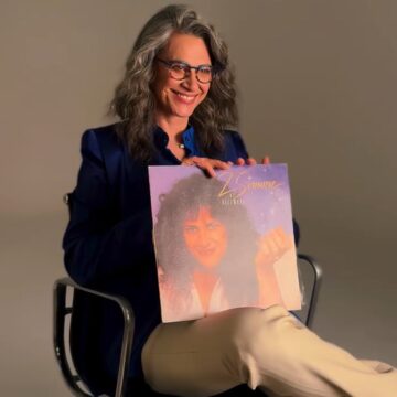 Simone celebra 30 anos do álbum “25 de dezembro” e revela bastidores: ‘Fiz em quinze dias’