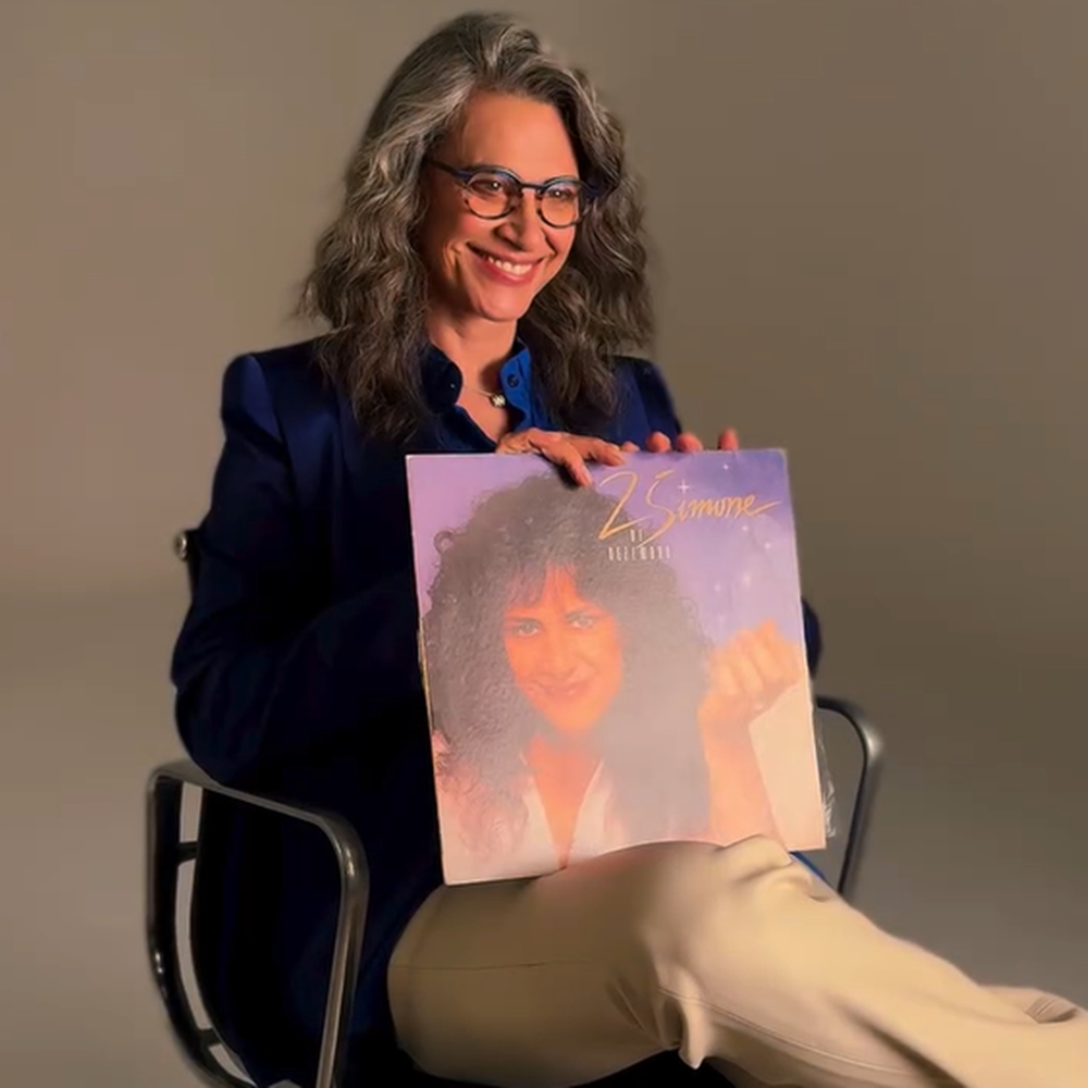 Simone celebra 30 anos do álbum “25 de dezembro” e revela bastidores: ‘Fiz em quinze dias’
