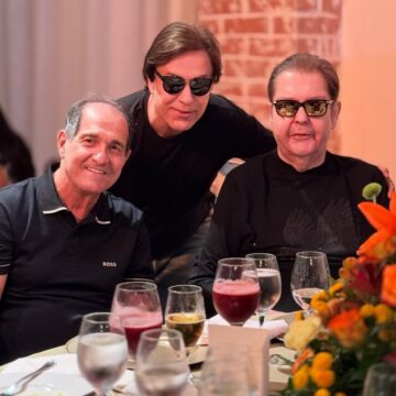 Faustão marca presença em aniversário de Muricy Ramalho e posa com Tom Cavalcante; veja