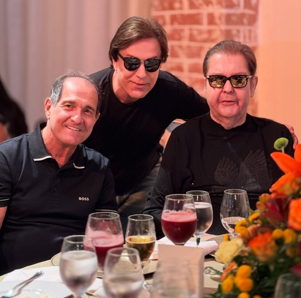 Faustão marca presença em aniversário de Muricy Ramalho e posa com Tom Cavalcante; veja