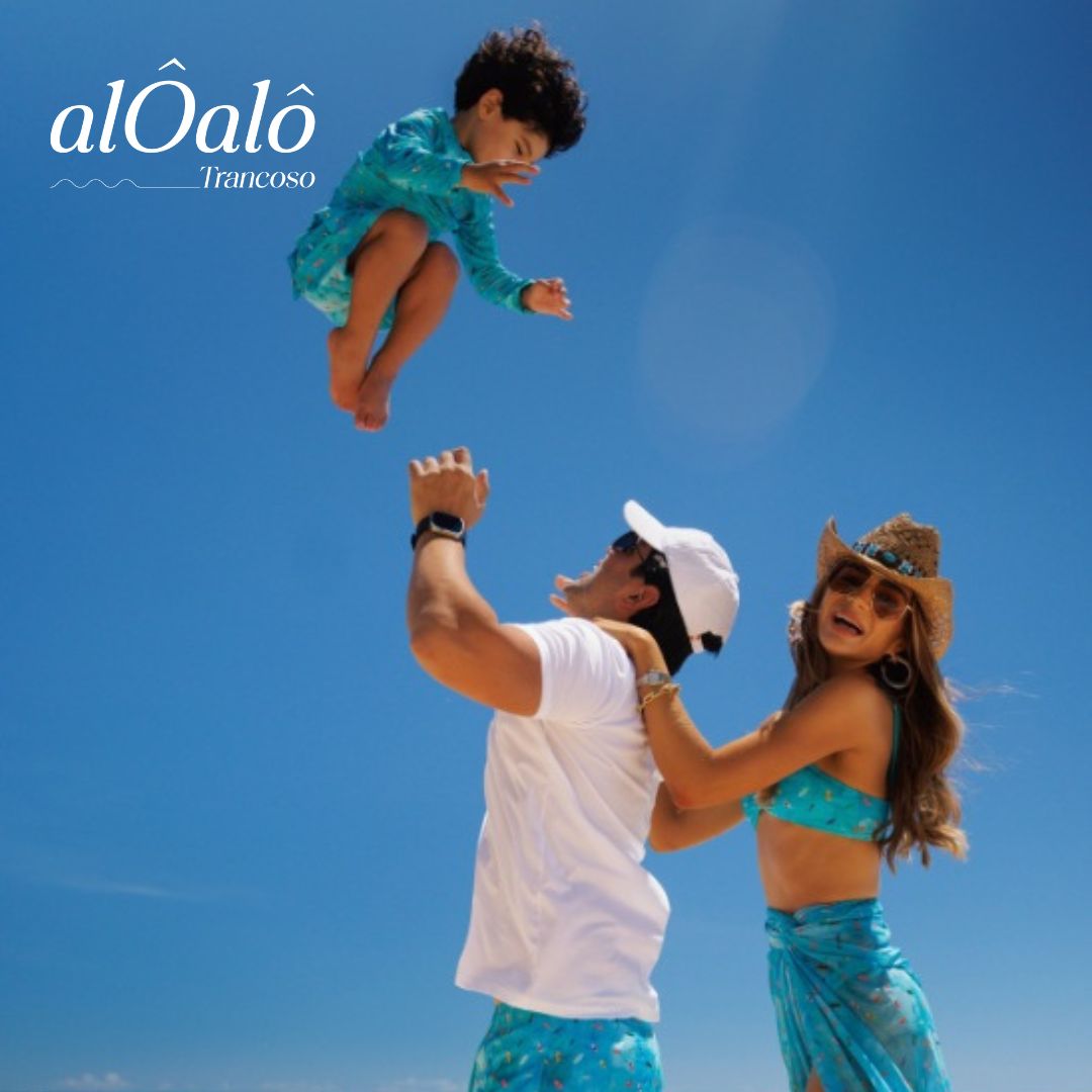 Thassia Naves combina looks de praia com o marido e o filho em Trancoso