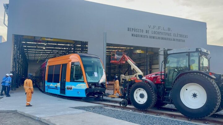 Trens do VLT começam a ser preparados para operação assistida em 2026