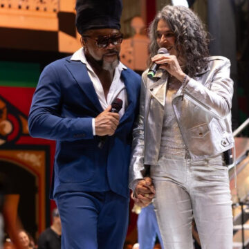 De olho no Carnaval, Carlinhos Brown lança música em parceria com Simone