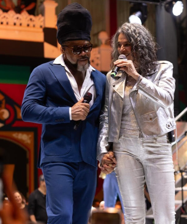 De olho no Carnaval, Carlinhos Brown lança música em parceria com Simone