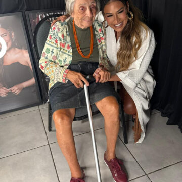 Simone Mendes vive encontro marcante com fã de 94 anos; veja vídeo