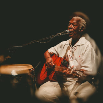 Mateus Aleluia apresenta show intimista em Salvador