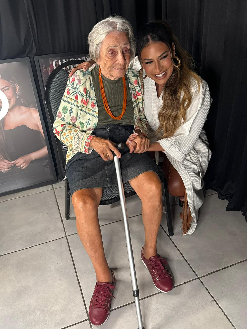 Simone Mendes vive encontro marcante com fã de 94 anos; veja vídeo