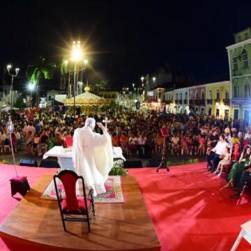 Salvador dá início aos festejos de Natal com missa, desfile e Casa do Papai Noel