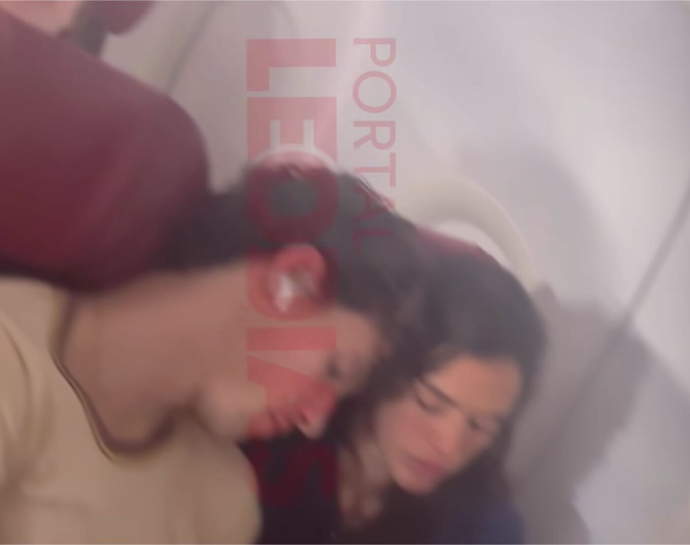 Bruna Marquezine e Shawn Mendes são flagrados juntos em avião rumo a Alagoas; veja vídeo