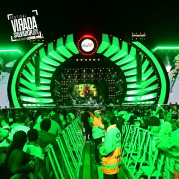 AO VIVO: Edson Gomes, Claudia Leitte, Pablo e Simone Mendes agitam o Festival Virada Salvador 2026 neste domingo