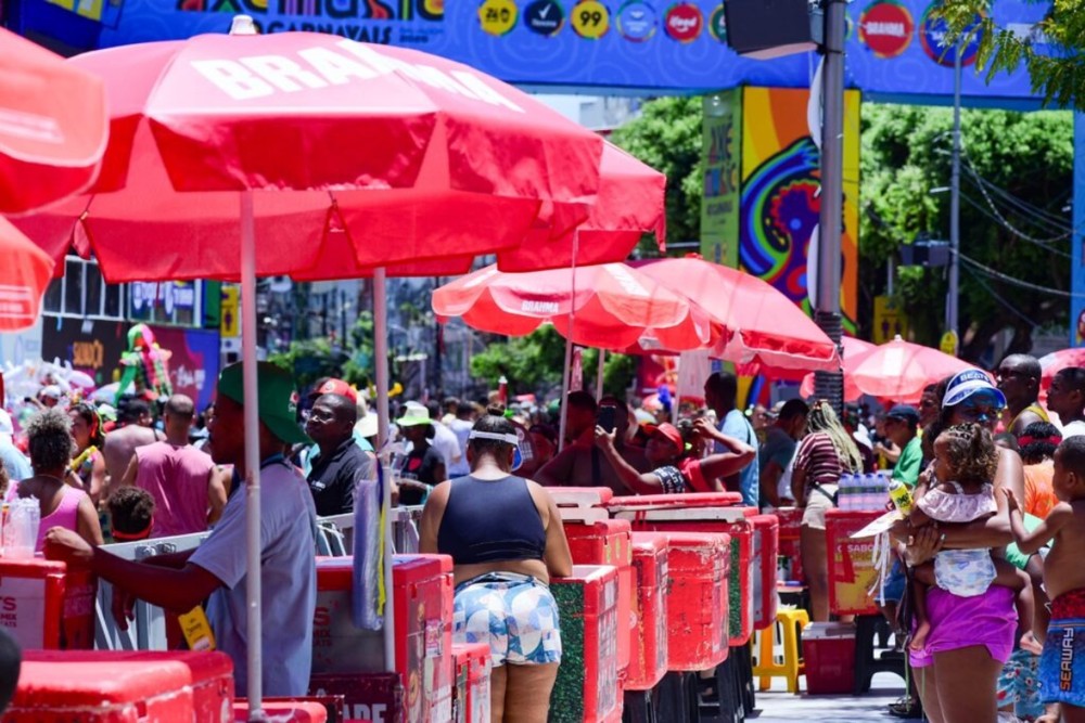 Salvador terá restaurantes populares e transporte gratuito para ambulantes no Carnaval 2026