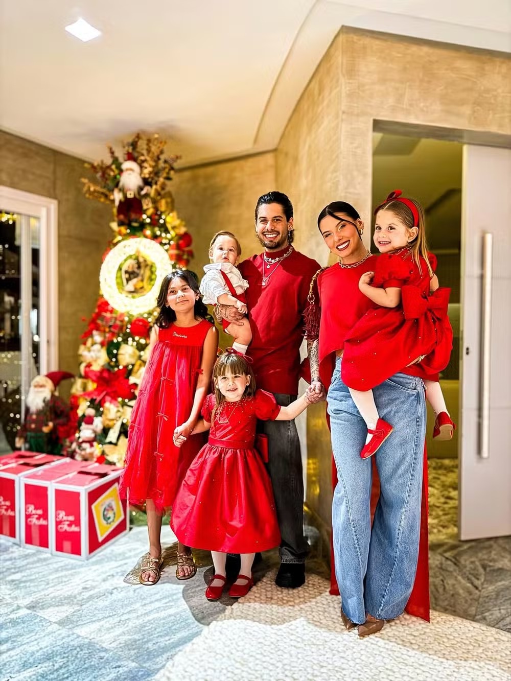 Zé Felipe e Ana Castela celebram primeiro Natal juntos e compartilham fotos