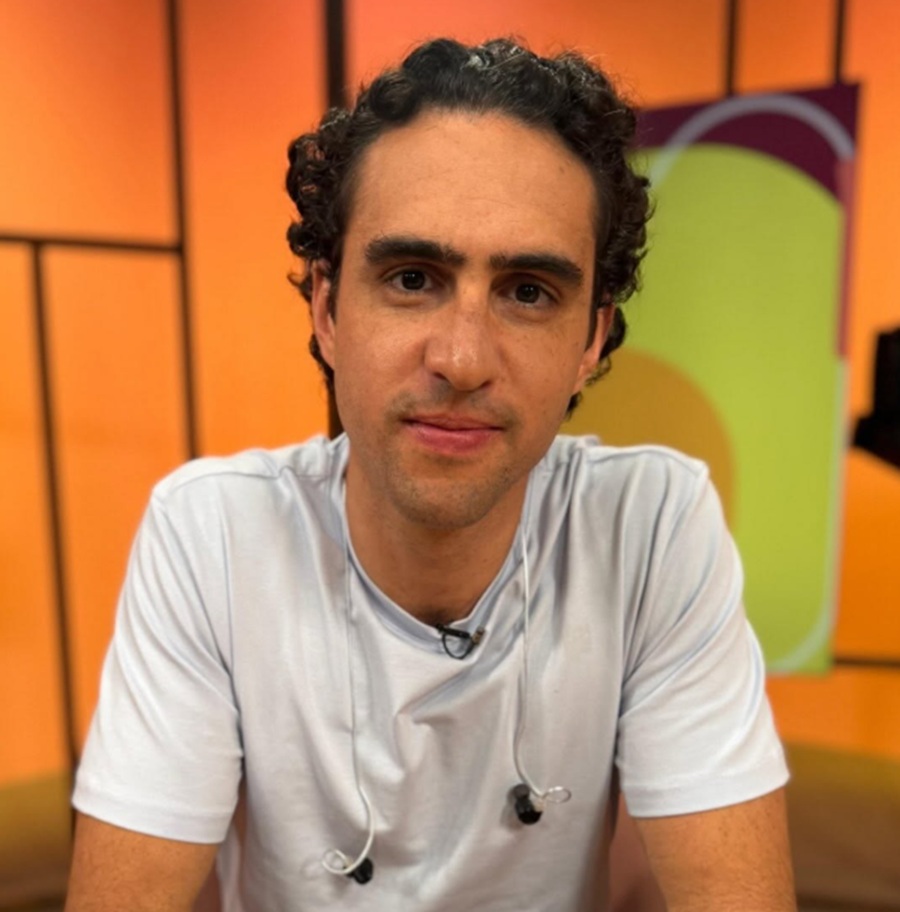 Filho de Caetano, Zeca Veloso revela que voltou a cantar após ‘sinal divino’