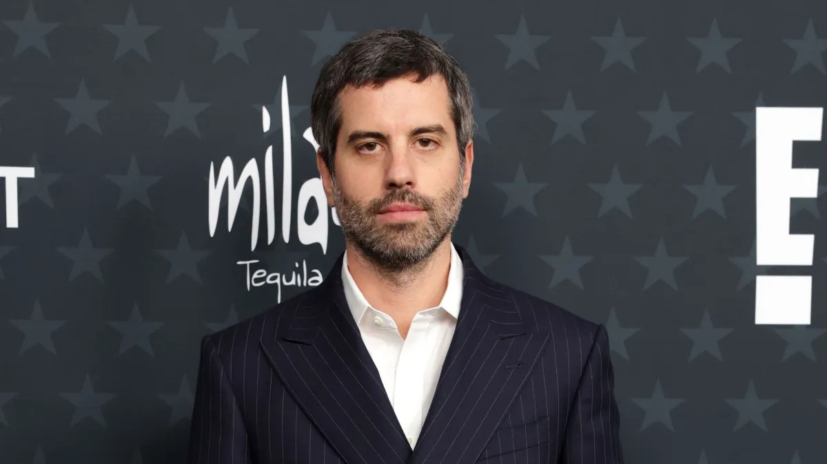 Quem é Adolpho Veloso, brasileiro que venceu Critics Choice Awards, além de “O Agente Secreto”