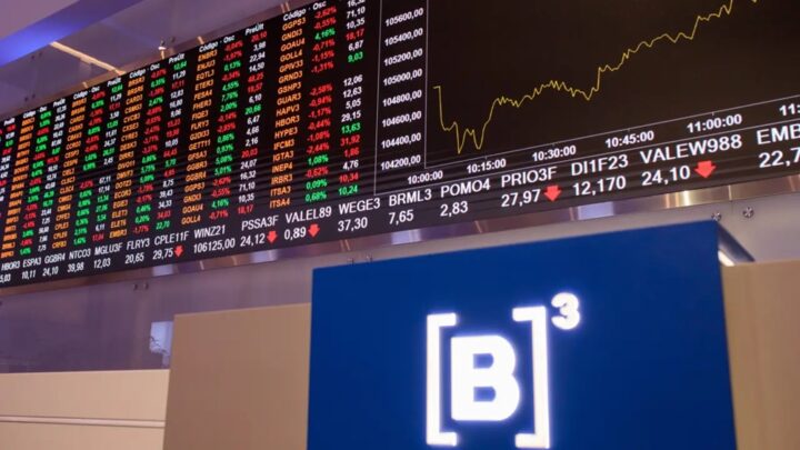 Ibovespa bate recorde histórico e fecha acima de 166 mil pontos pela primeira vez