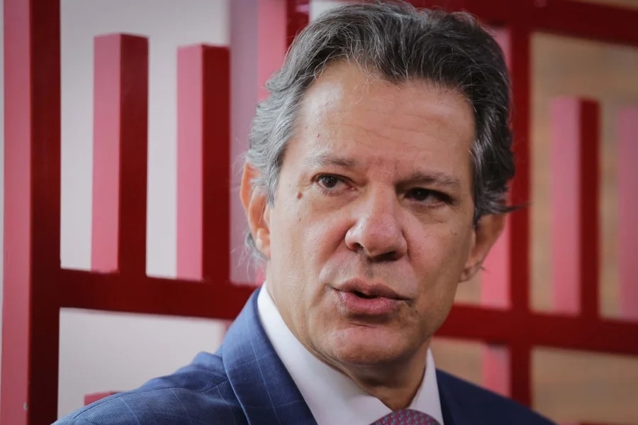 Haddad anuncia saída do governo Lula e mantém indefinição sobre futuro político