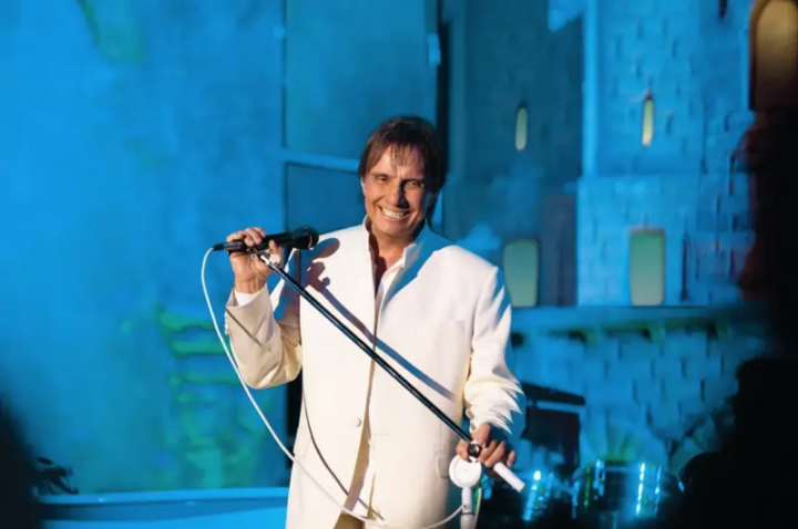 Aos 84 anos, Roberto Carlos testa positivo para Covid-19