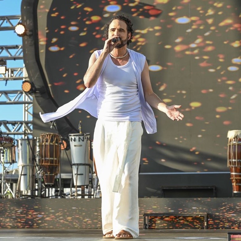 Gabriel Mercury abre o Pôr do Som no Farol da Barra com repertório especial