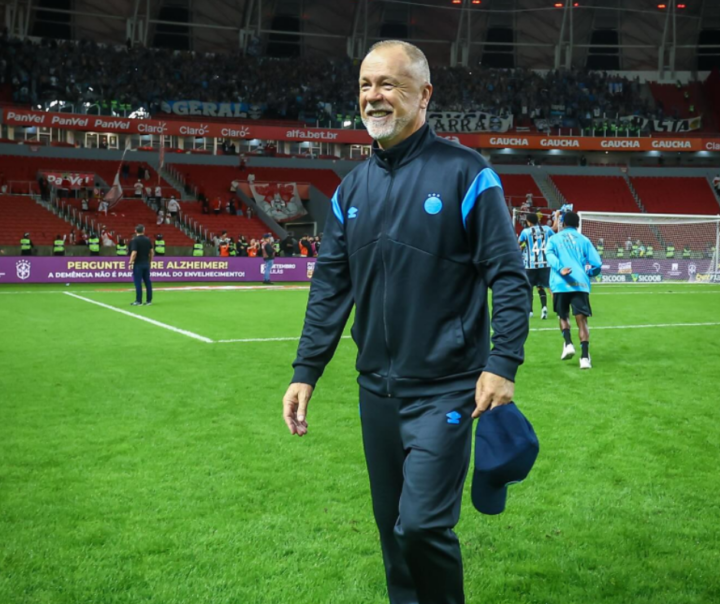 Mano Menezes assume comando técnico da seleção do Peru por 4 anos