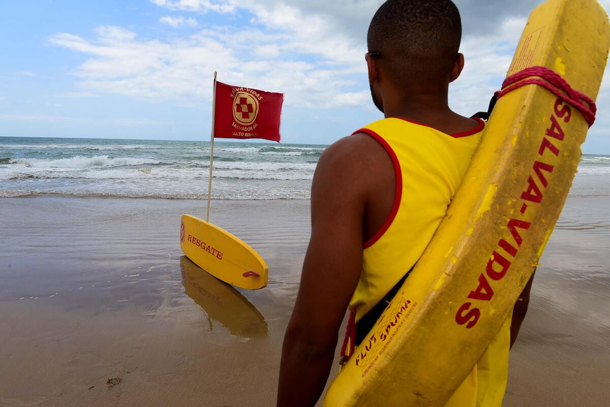 Salvador já registra quase 80 casos de resgate por afogamento nas praias em 2026