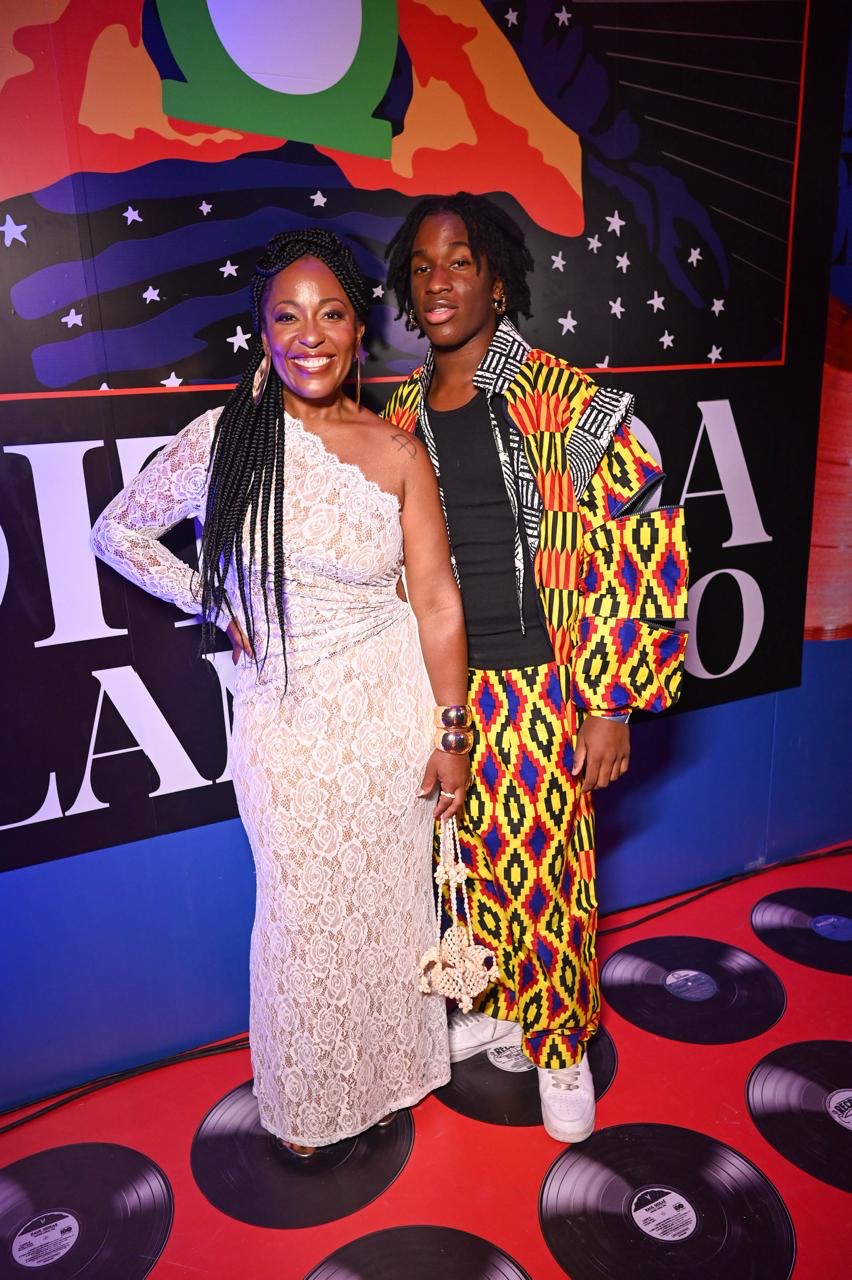 Tia Má e Alade Koman