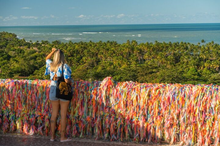 Cresce em quase 50% chegadas de turistas estrangeiros na Bahia em 2025