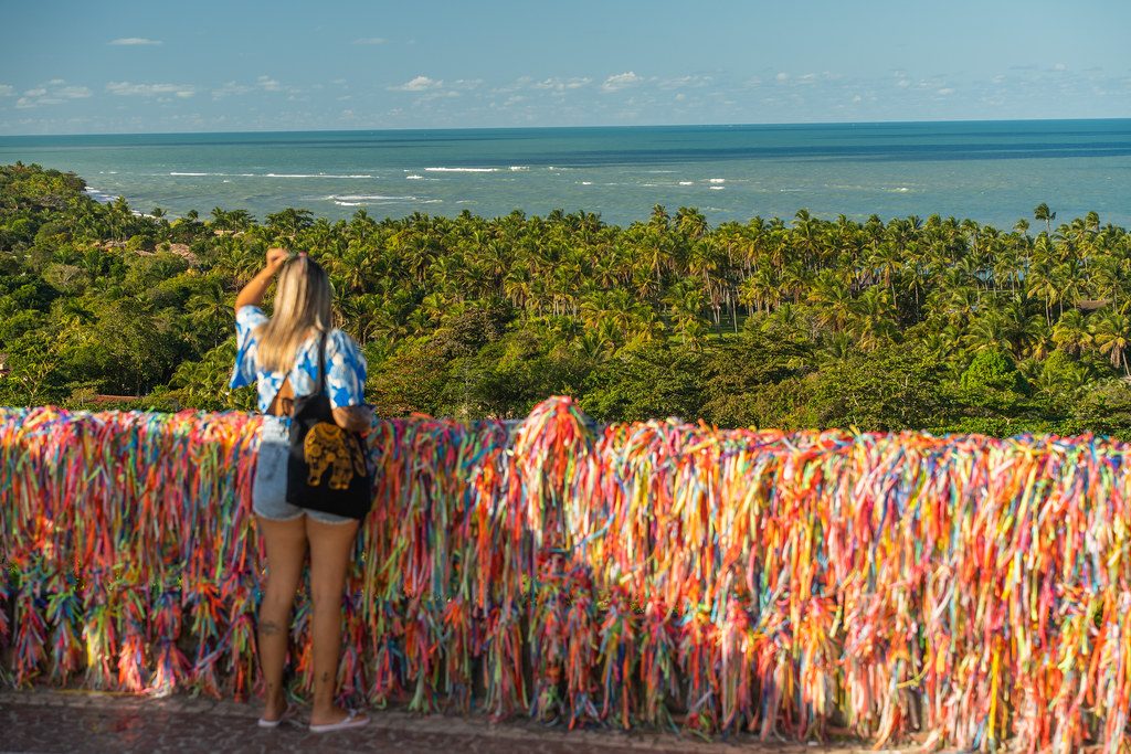 Cresce em quase 50% chegadas de turistas estrangeiros na Bahia em 2025