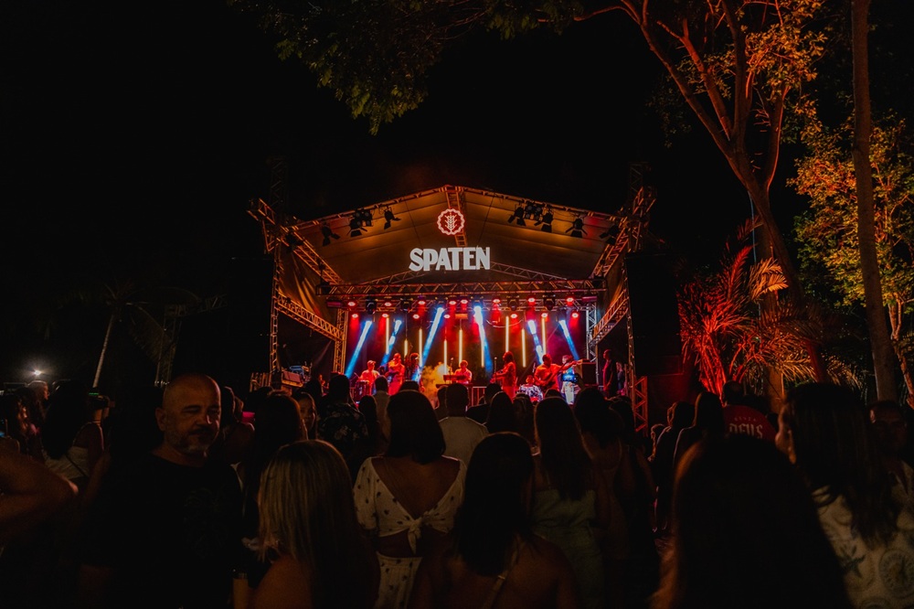 Biergarten estreia neste sábado (10) na Praia do Forte com música baiana e paredão de chopp