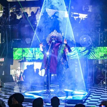 Carlinhos Brown lança “EletroCarnaBrown” e leva releituras eletrônicas para o Carnaval; ouça