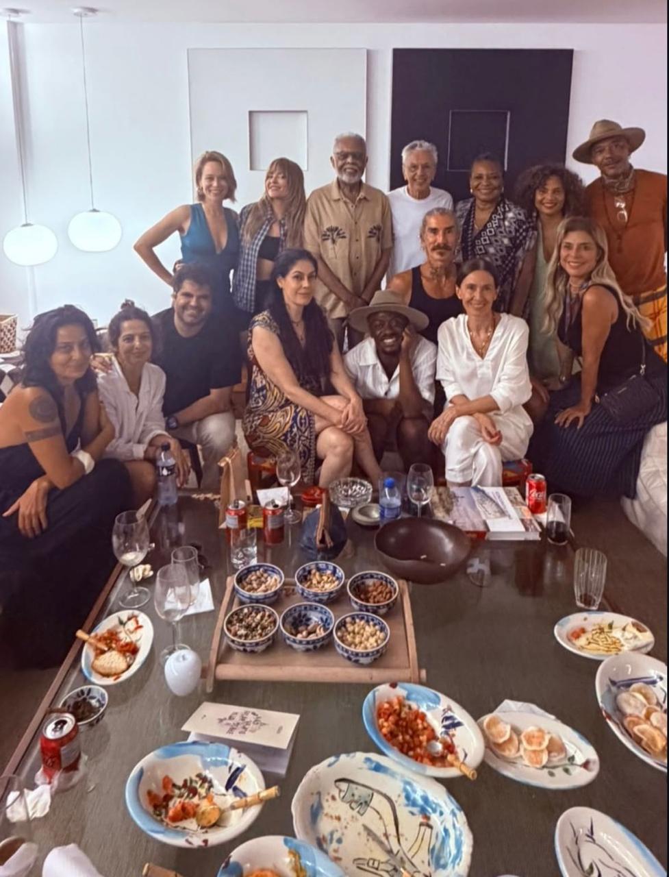 Após show no Festival de Verão, Caetano Veloso recebe Gilberto Gil e amigos em casa