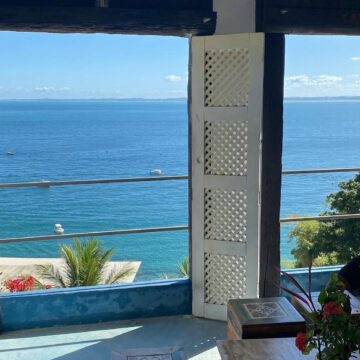 Exposição ocupa a Vila Brandão com homenagem a Iemanjá em Salvador