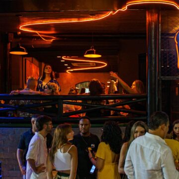 Chupito se conecta à rua e ao Verão baiano com programação especial no Rio Vermelho; confira