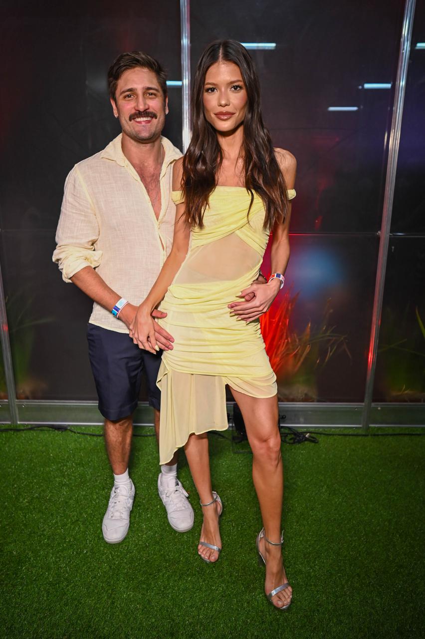 Daniel Rocha e Vitória Strada