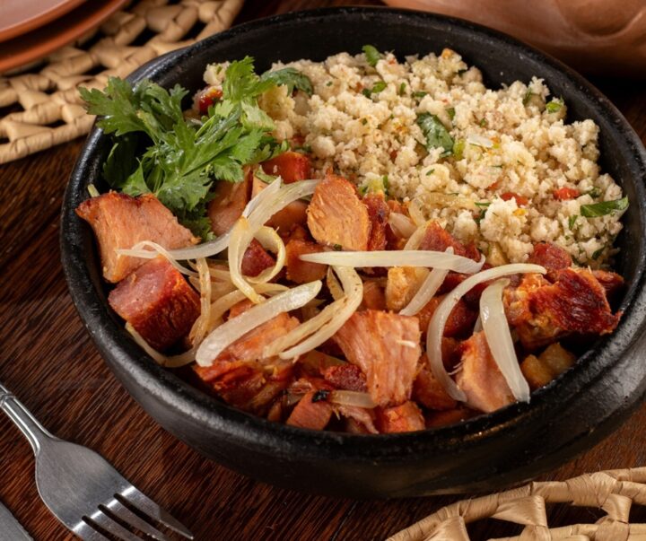 Restaurante na Ribeira valoriza cozinha de raiz com fumeiro de Maragojipe