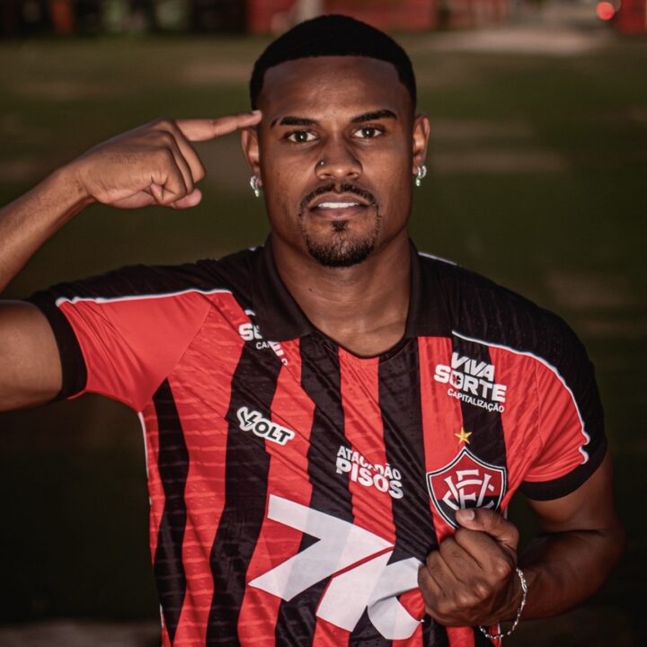 Vitória anuncia contratação do lateral Nathan Mendes; saiba mais